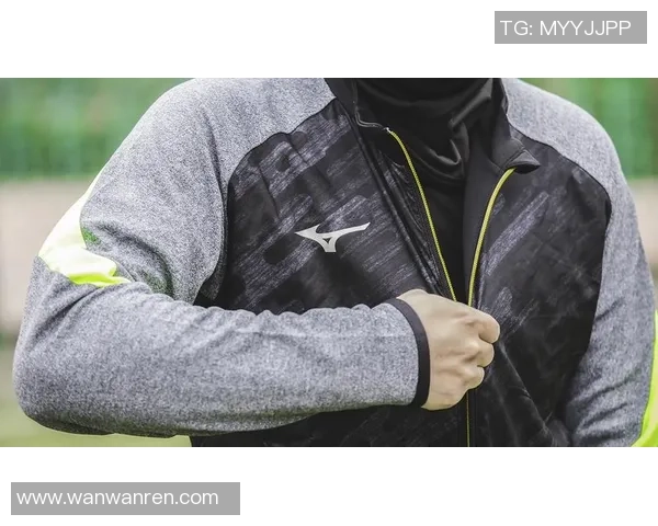 足球训练服球星：打造专属球场风采，领略顶级球员穿搭魅力